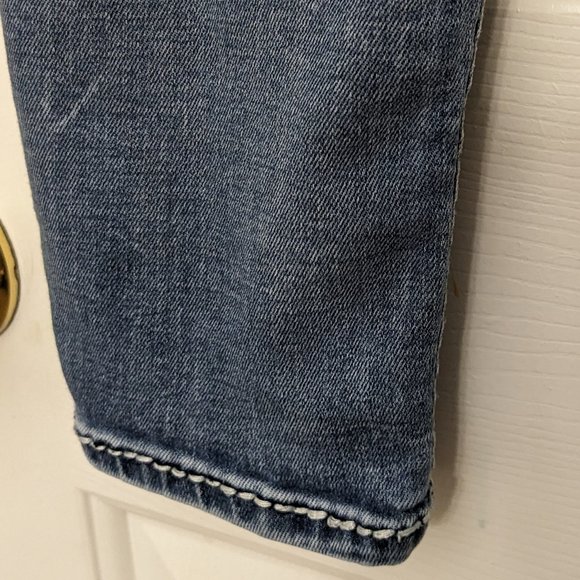 Vigoss Women's Skinny Jeans - Blue with Embroidered Pocket - Picture 15 of 15